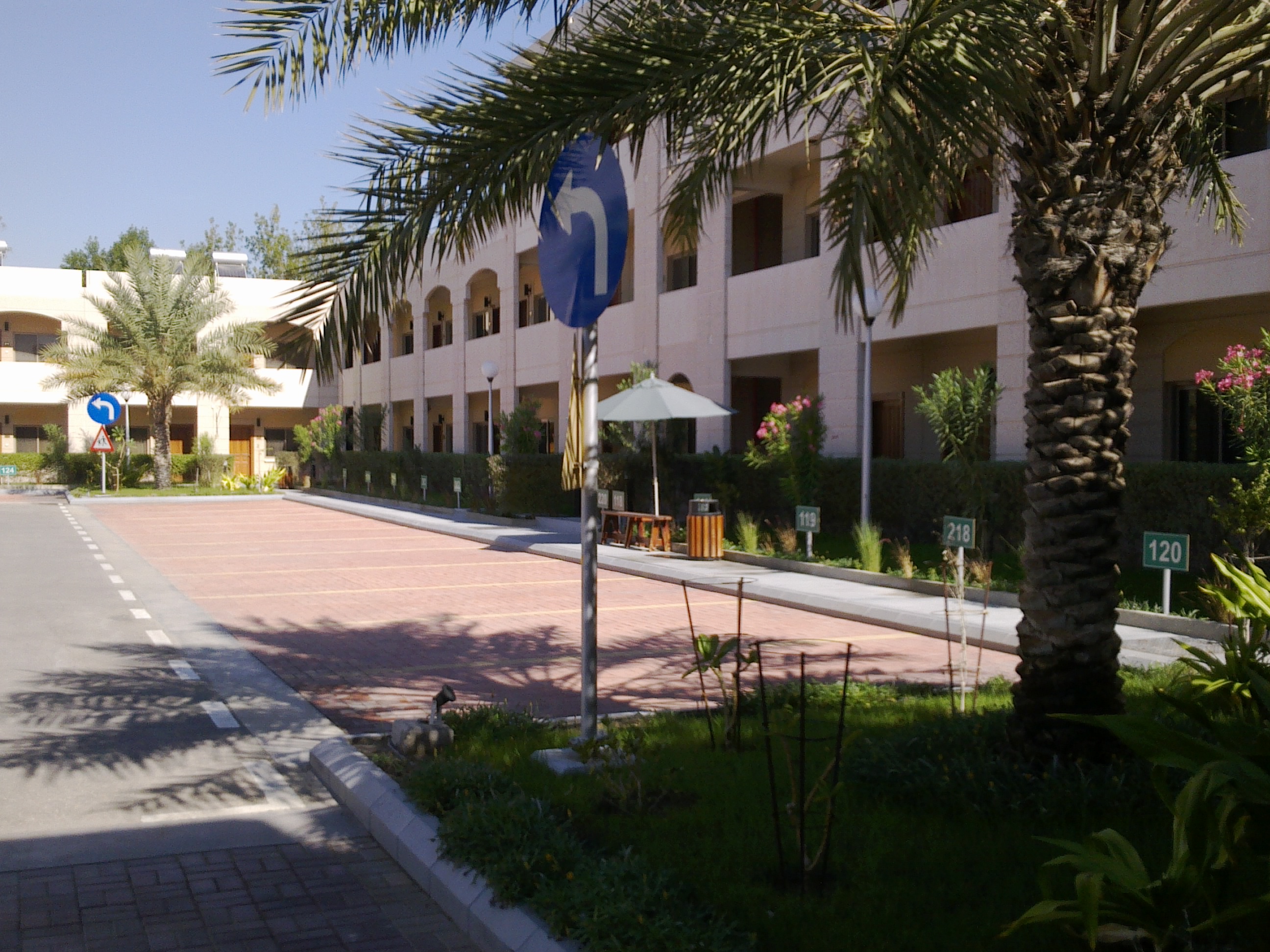 مجمع سكني فاخر نظام شقق للايجار - معروض في جدة - السعودية