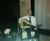 عازف عود ومطرب في دبي والإمارات كافة.Oud player and Singer in Dubai and UAE