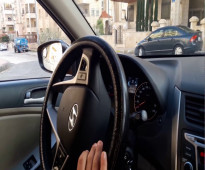 مصري لتعليم القيادة وتوصيل دوامات موظفات جدة