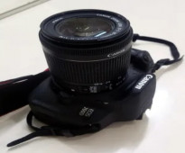 كاميرا كانون D700 للبيع