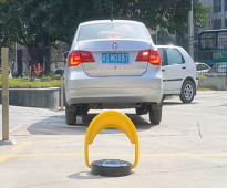 حاجز مواقف السيارات parking lock لضمان حجز موقع سياراتك دون عناء
