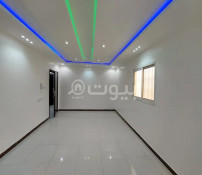 دور علوي مع سطح مؤسس شقة للبيع في حي الدار البيضاء، جنوب الرياض.