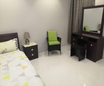 شقة للإيجار تقع في أمواج - البحرين    بها 3 غرف نوم (واحدة ماستر)، غرفة جلوس، بلكونة، مطبخ مفتوح، مفروشة بالكامل، صالة أ