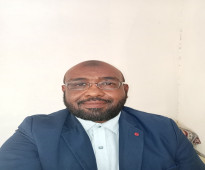 سوداني خريج كلية التجارة وادارة الأعمال