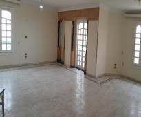 شقة للايجار بمدينة نصر بالتكيفات ٤ غرف