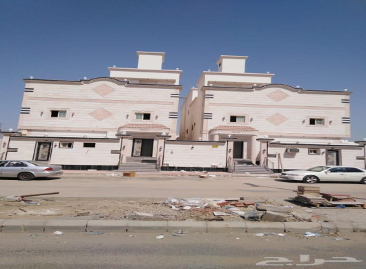 هم عذاب مفوض  فيلا وثلاث شقق بحي السنابل كل الخدمات متوفرة - معروض (للبيع) في نزوى - عمان  - اعلان منتهي